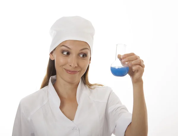 Mujer química y productos químicos en frascos — Foto de Stock