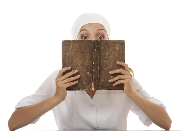 Mujer doctora o enfermera leyendo libro viejo —  Fotos de Stock