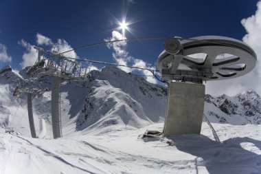 ski lift tepesinden dev tekerlek