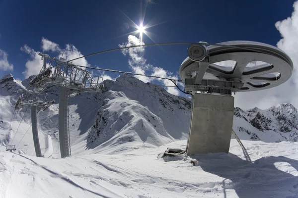 Gigantische wiel vanaf de bovenkant van een skilift — Stockfoto