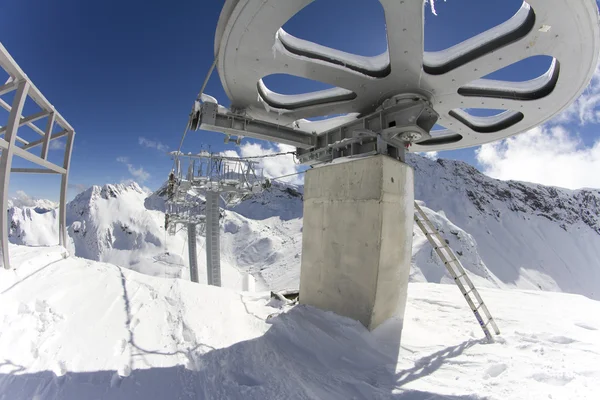 Gigantische wiel vanaf de bovenkant van een skilift — Stockfoto