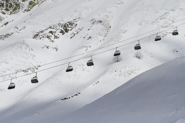 Ski lift chairs in the mountains — Stock Photo, Image