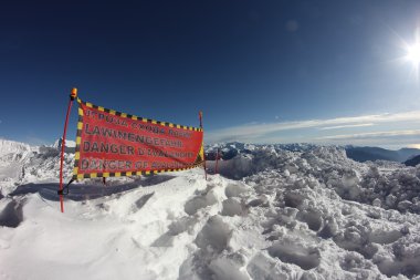 kar çığ tehlike işareti