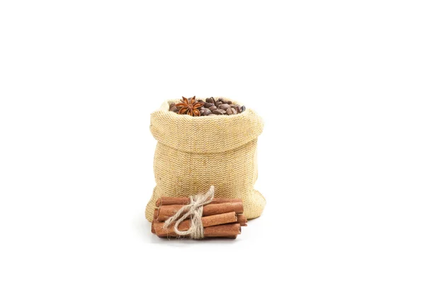 Chicchi di caffè in sacco di iuta — Foto Stock