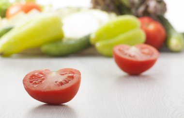 kırmızı domates ve diğer sebzeler