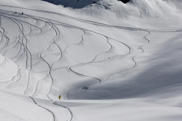 Freeride, tracks op een helling — Stockfoto