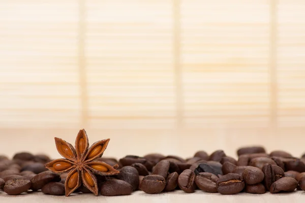 Coffee beans on wooden surface — Stock Photo, Image