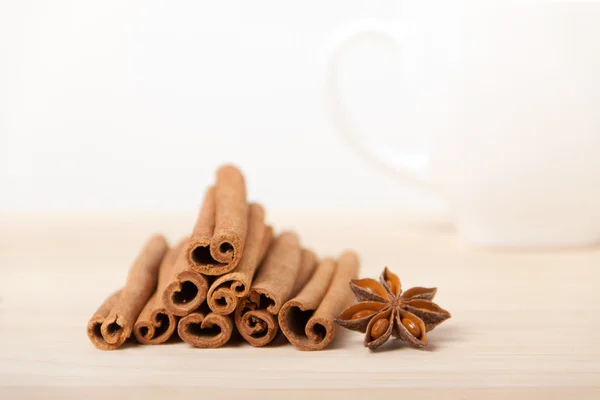 Cinnamon and star anise on wooden background — Stock Photo, Image