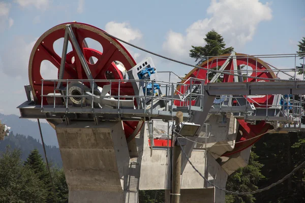 Chairlift mechanical pulleys in ski resort — Stock Photo, Image