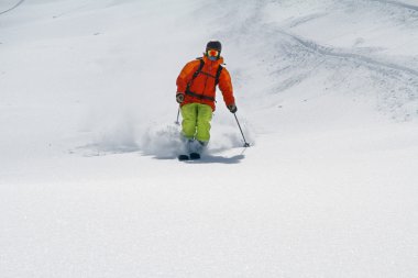 derin toz, aşırı freeride kayakçı