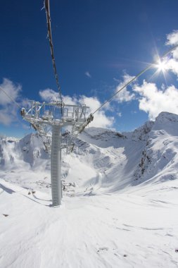 dağlarda Kayak lift sandalyeler