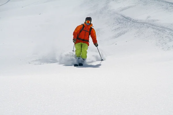 Derin toz, aşırı freeride kayakçı — Stok fotoğraf