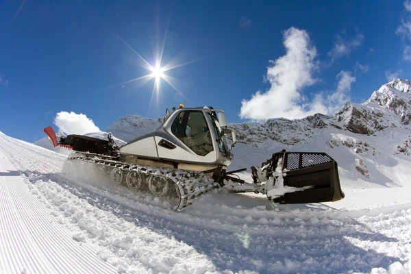 Ratrak, grooming machine, special snow vehicle — Zdjęcie stockowe