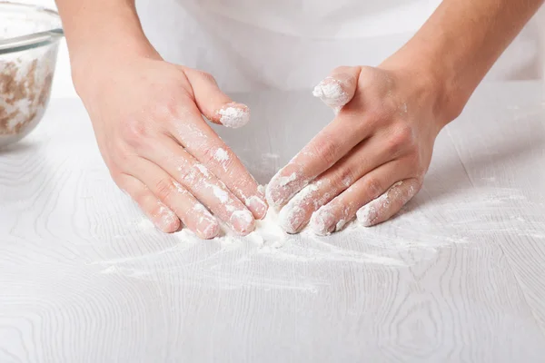 Hands and white wheat flour — Stock Photo, Image