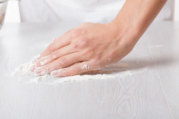 Hands and white wheat flour — Stock Photo, Image