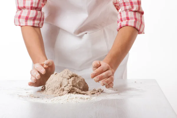 Kézzel gyúrjuk tésztát rozs — Stock Fotó