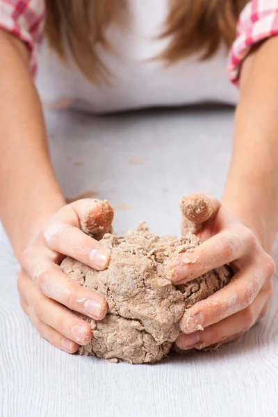 Hands knead rye dough — Stock Photo, Image