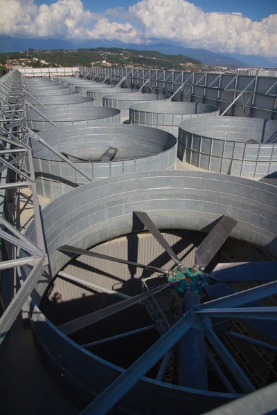 Sistema de ventilación industrial, techo de la planta — Foto de Stock