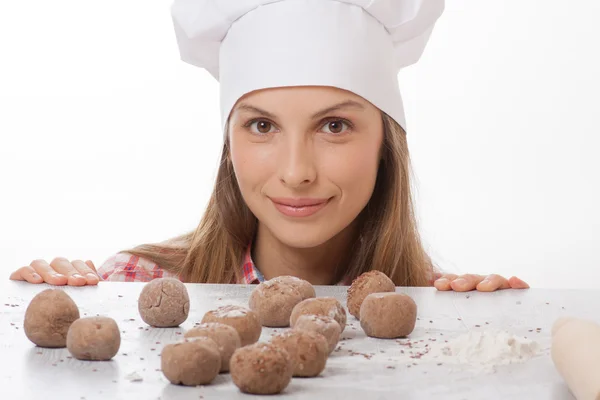 Bolas de masa y cocinera mujer — Foto de Stock