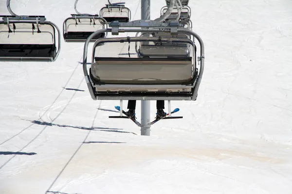 Telesilla en una estación de esquí — Foto de Stock