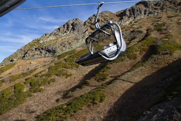 Chairlift in mountains of Krasnaya Polyana — Stock Photo, Image