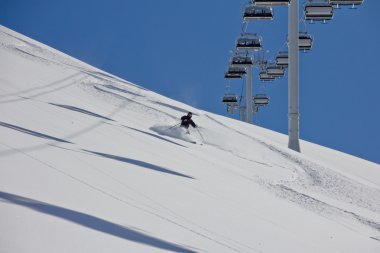 derin toz, aşırı freeride kayakçı