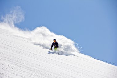 derin toz, aşırı freeride kayakçı