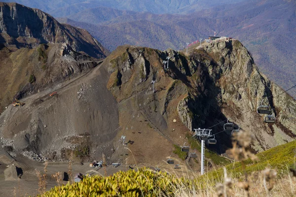 Telesilla en las montañas de Krasnaya Polyana — Foto de Stock