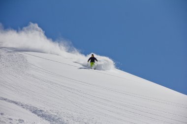 derin toz, aşırı freeride kayakçı