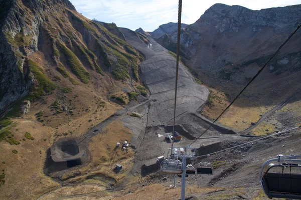 Télésiège dans les montagnes de Krasnaya Polyana — Photo