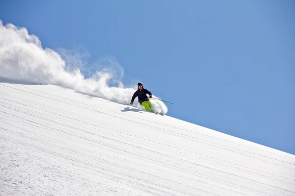 Esquiador en polvo profundo, freeride extremo —  Fotos de Stock