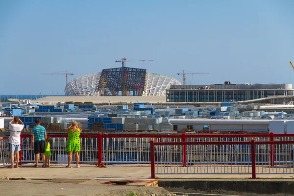 SOCHI, RUSIA - 20 DE JUNIO: Construcción del estadio olímpico "Fisht ." — Foto de Stock