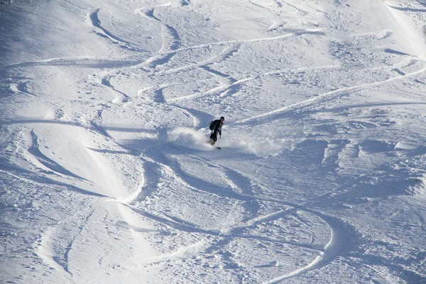 Snowboard freerider in the mountains — Stock Photo, Image