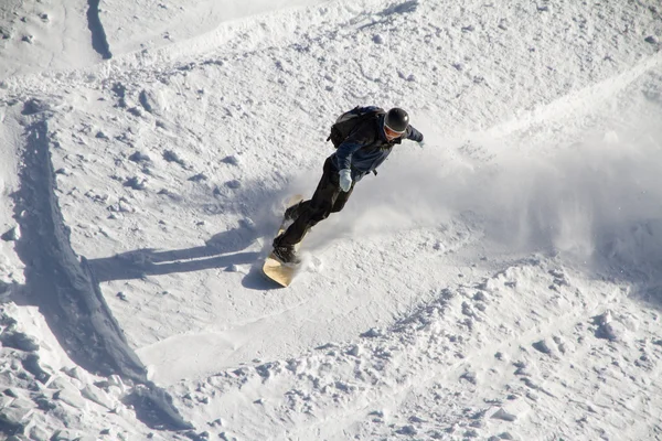 Snowboard freerider en montagne — Photo