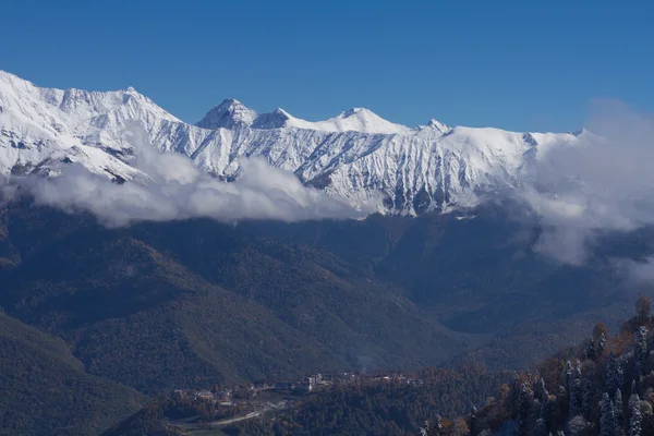 Die Berge in Krasnaja Poljana, Sotschi, Russland — Stockfoto