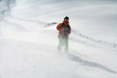 derin toz, aşırı freeride kayakçı
