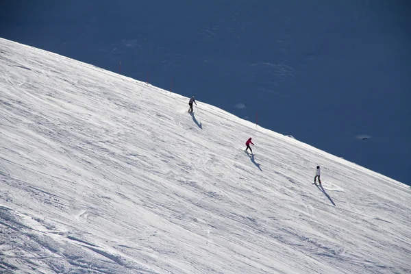Skiers going down the slope at ski resort. — Stock Photo, Image