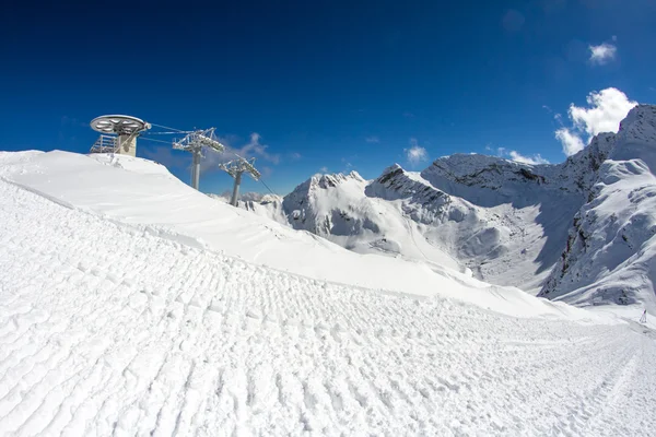 Ski lift chairs in the mountains — Stock Photo, Image