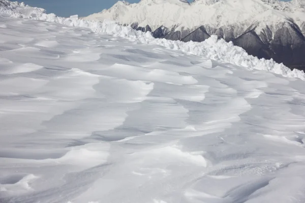 Fond de pente de montagne enneigée — Photo