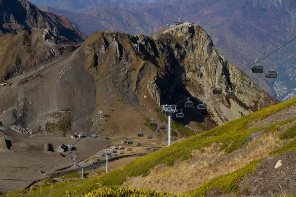 Telesilla en las montañas de Krasnaya Polyana — Foto de Stock