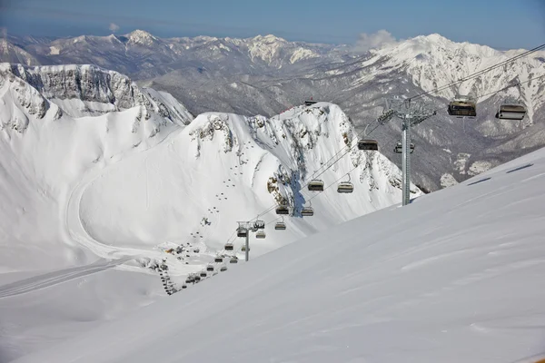 Sessellift in einem Skigebiet (Sotschi, Russland ) — Stockfoto