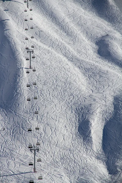 Stoleelevator på skisportsstedet Krasnaya Polyana, Rusland - Stock-foto