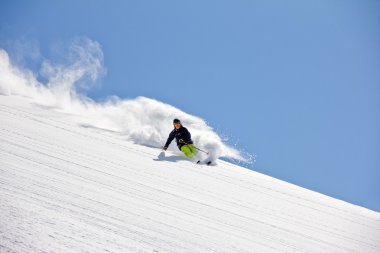 derin toz, aşırı freeride kayakçı