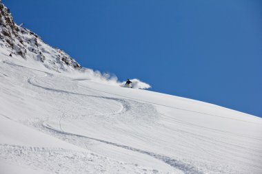 derin toz, aşırı freeride kayakçı