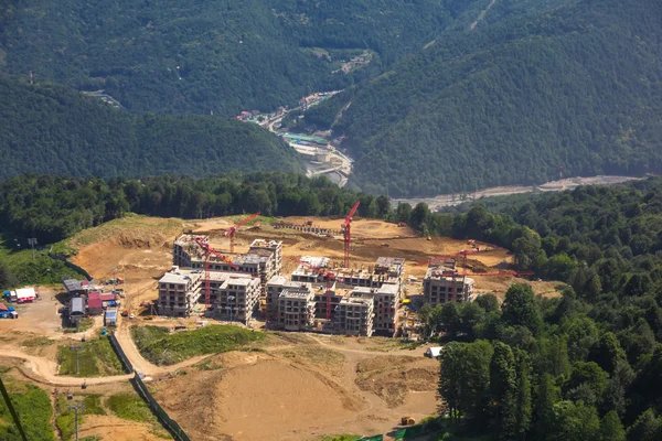 Bâtiment dans les montagnes — Photo