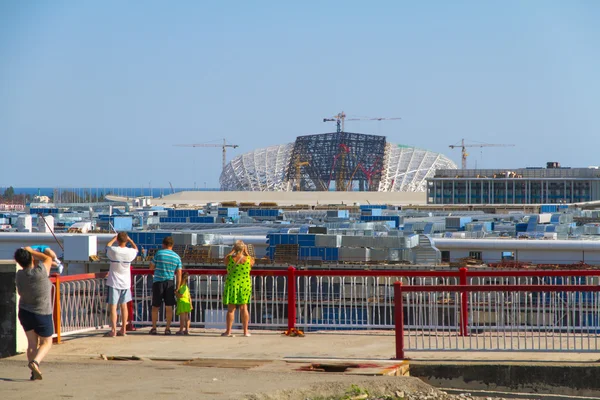 SOCHI, RUSIA - 20 DE JUNIO: Construcción del estadio olímpico "Fisht ." — Foto de Stock