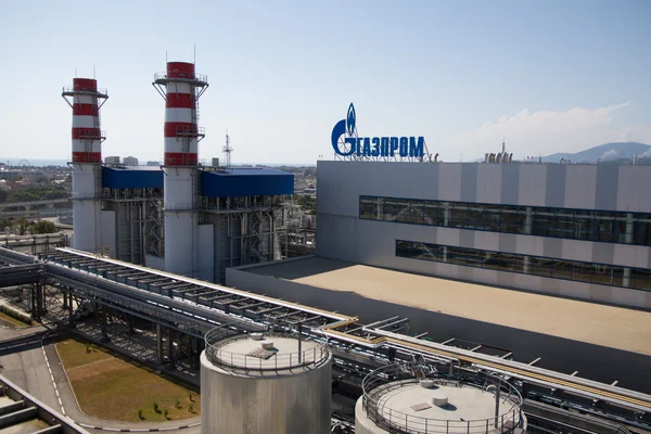 Logo společnosti Gazprom na tepelné elektrárny火力発電所のガスプロムの会社のロゴ. — ストック写真