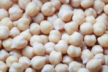 trigo sarraceno en placa de madera aislada