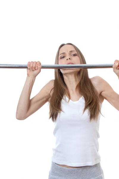 Kobieta ćwiczenia na pasku pull-up — Zdjęcie stockowe