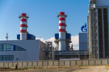 Gazprom şirketi logosuna termik santral.